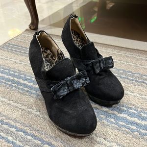 Moccasin heels